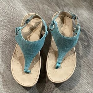 Vionic Jolie Suede Green T-Strap Sandals